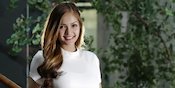 Si Cantik Kartika Berliana yang Bersedih Gara-gara Manchester United Si Cantik Kartika Berliana yang Bersedih Gara-gara Manchester United
