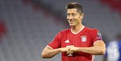 Quique Setien: Robert Lewandowski Belum Selevel Lionel Messi
