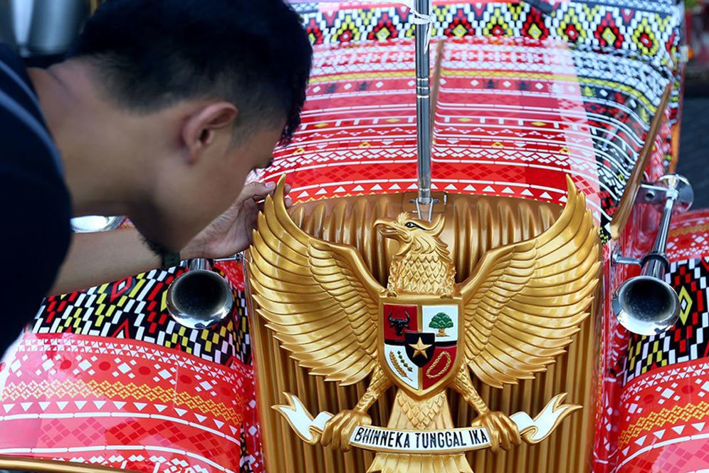 Sejarah dan Makna Bhinneka Tunggal Ika Sejarah dan Makna Bhinneka Tunggal Ika