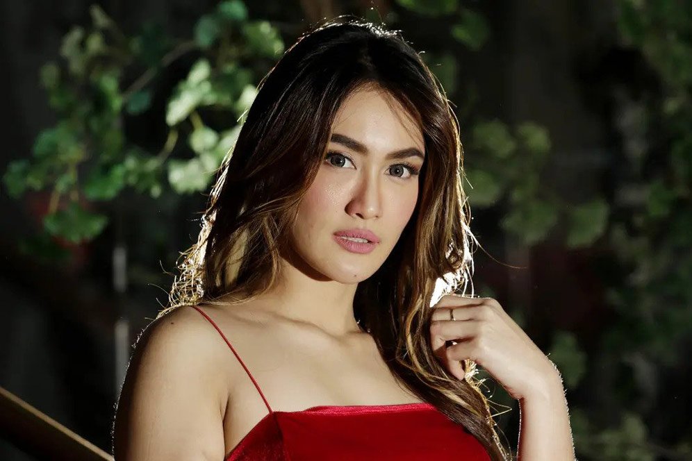 Intan Saumadina, Liverpudlian Cantik yang Jagokan Bayern Munchen Juara Liga Champions Intan Saumadina, Liverpudlian Cantik yang Jagokan Bayern Munchen Juara Liga Champions