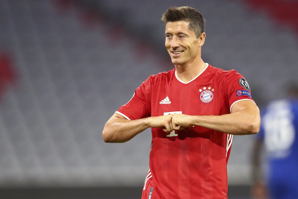 Quique Setien: Robert Lewandowski Belum Selevel Lionel Messi Quique Setien: Robert Lewandowski Belum Selevel Lionel Messi