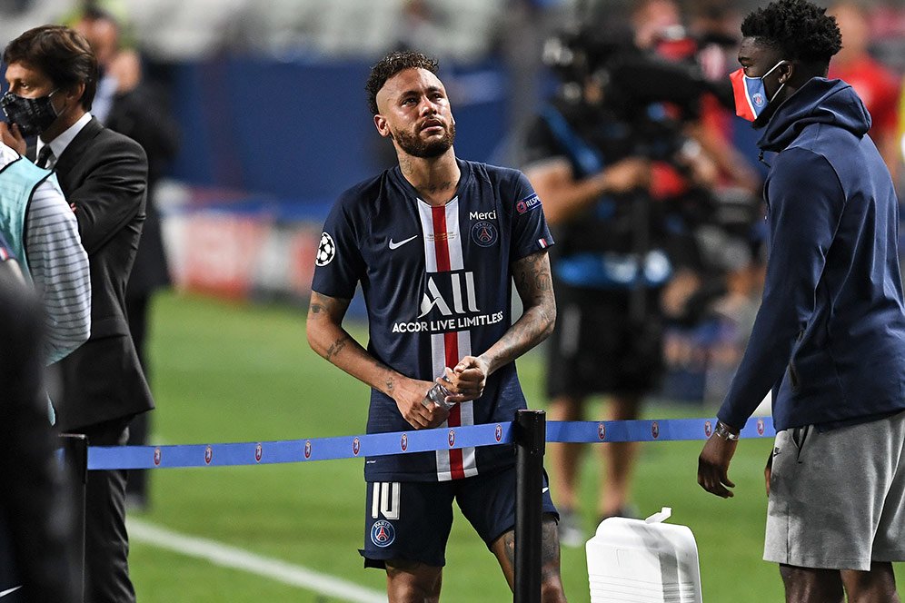 Kesedihan dan Air Mata Neymar Kesedihan dan Air Mata Neymar
