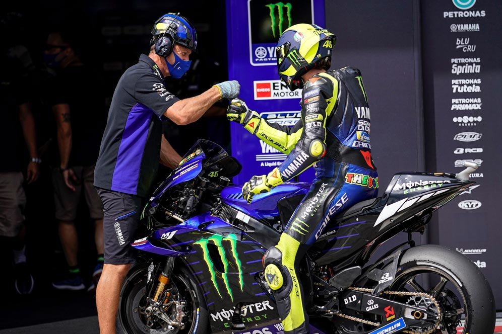 Valentino Rossi Sinyalir Krunya Batal Ikut Pindah ke Petronas Valentino Rossi Sinyalir Krunya Batal Ikut Pindah ke Petronas