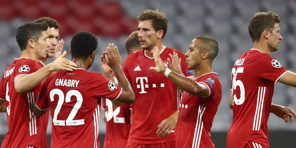 Skuat Bayern Munchen merayakan gol Robert Lewandowski ke gawang Chelsea, Minggu (9/8/2020) (c) AP Photo