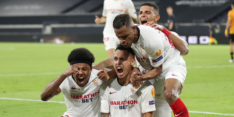 Para pemain Sevilla merayakan gol ke gawang Wolverhampton dalam laga perempat final Liga Europa, Rabu (12/8/2020) dinihari tadi. (c) AP Photo