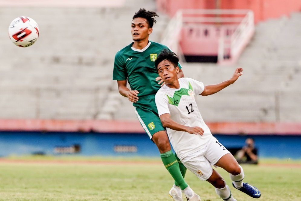Aji Santoso Tekankan Pentingnya Chemistry Antar Pemain Persebaya Aji Santoso Tekankan Pentingnya Chemistry Antar Pemain Persebaya