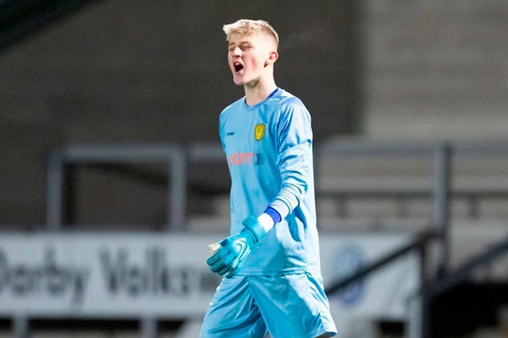 Chelsea Resmi Beli Kiper Baru: Teddy Sharman-Lowe Chelsea Resmi Beli Kiper Baru: Teddy Sharman-Lowe