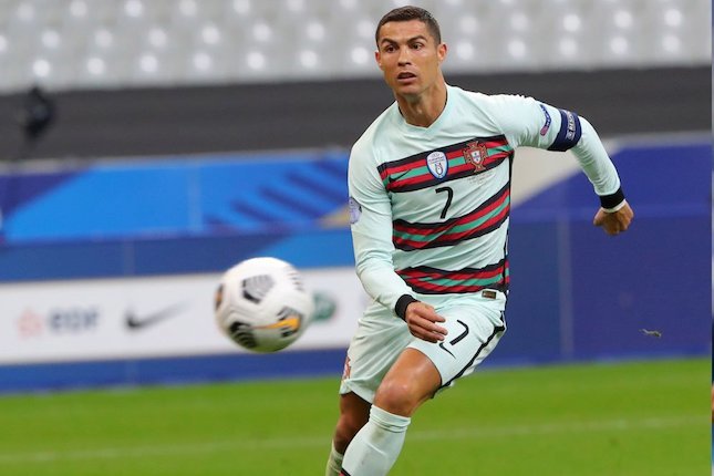 Ronaldo vs Lewandowski Ronaldo vs Lewandowski
