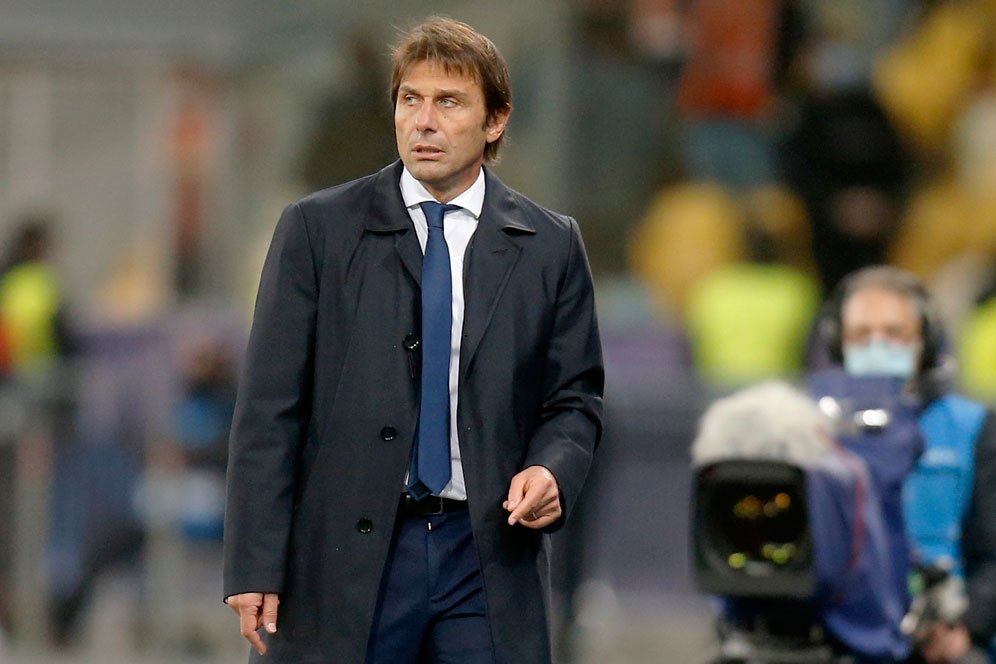 Jago Beri Tips Seks, Antonio Conte Siap Benahi Kehidupan Para Bintang MU di Atas Ranjang? Jago Beri Tips Seks, Antonio Conte Siap Benahi Kehidupan Para Bintang MU di Atas Ranjang?