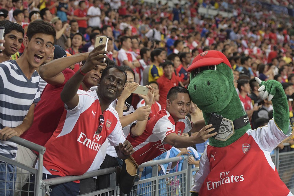 Mesut Ozil, Gunnersaurus, dan Betapa Egoisnya Pemilik Klub Arsenal Mesut Ozil, Gunnersaurus, dan Betapa Egoisnya Pemilik Klub Arsenal
