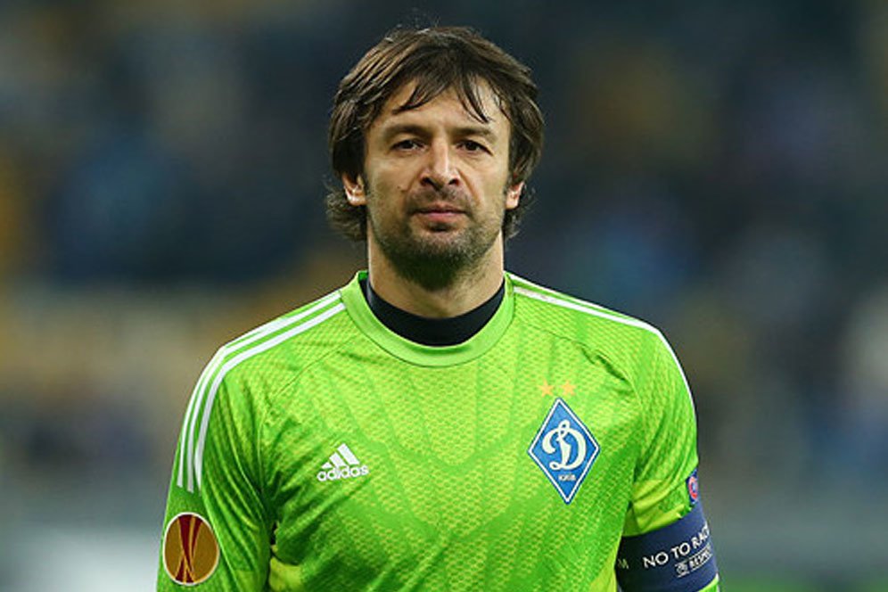 Gara-gara Covid-19, Ukraina Terpaksa 'Bangkitkan' Kiper Berumur 45 Tahun Gara-gara Covid-19, Ukraina Terpaksa 'Bangkitkan' Kiper Berumur 45 Tahun