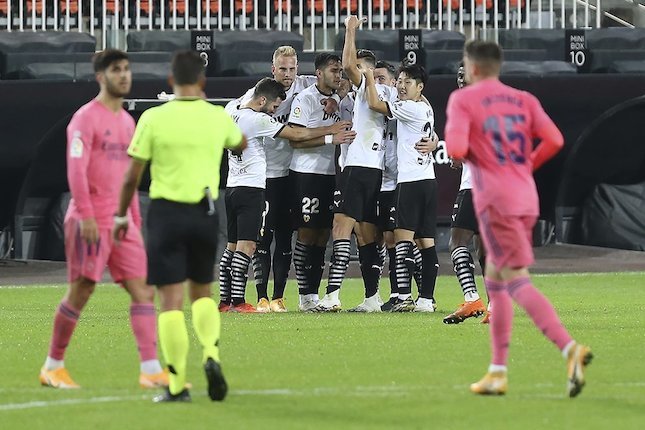 3. Dibantai Valencia 3. Dibantai Valencia