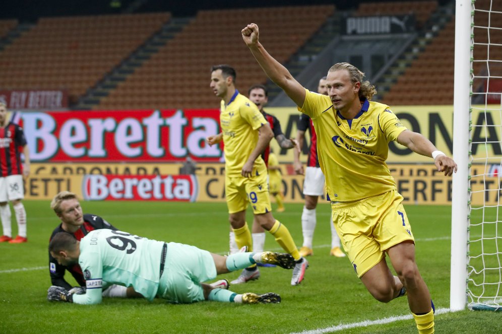 AC Milan Nyaris Kalah dari Verona, Netizen Ngomel Gara-gara Dibikin Senam Jantung AC Milan Nyaris Kalah dari Verona, Netizen Ngomel Gara-gara Dibikin Senam Jantung