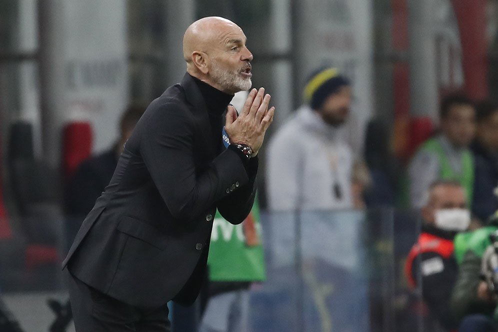 Milan Imbang Lawan 10 Pemain Sampdoria, Fans Rossoneri Teriak #PioliOut! Milan Imbang Lawan 10 Pemain Sampdoria, Fans Rossoneri Teriak #PioliOut!