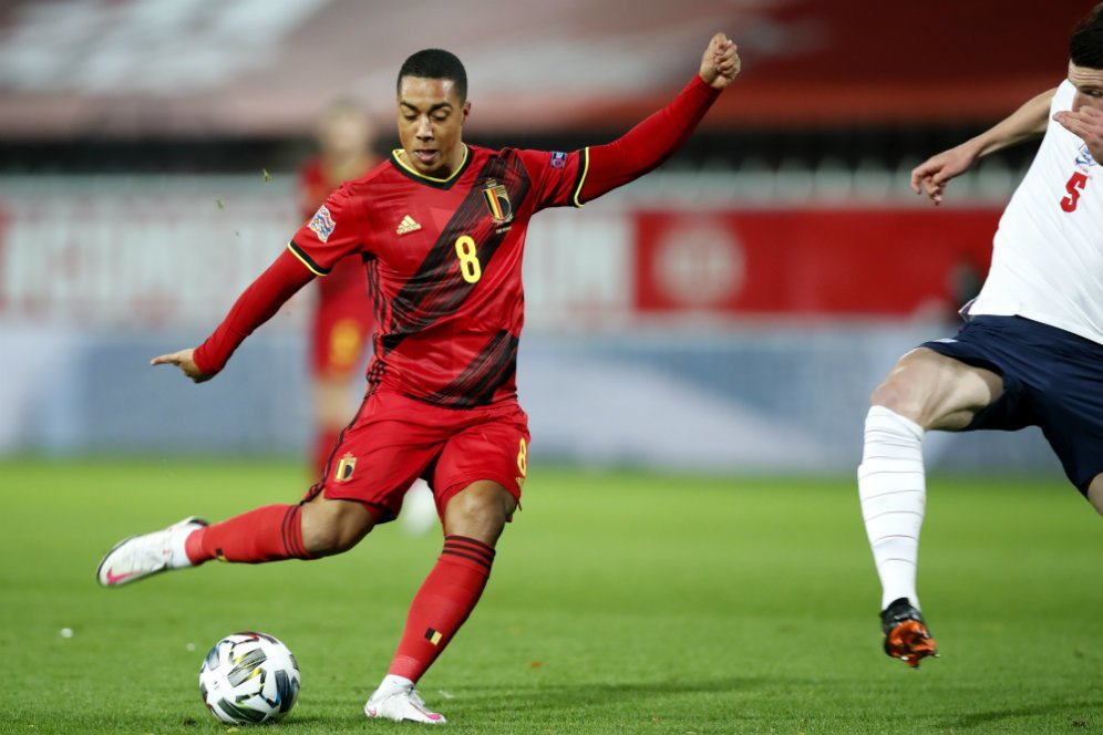Mau Jadi Pemain Top, Youri Tielemans Diminta Pertimbangkan Pindah ke MU Mau Jadi Pemain Top, Youri Tielemans Diminta Pertimbangkan Pindah ke MU