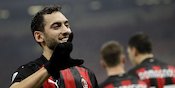 AC Milan: Calhanoglu yang Fundamental, Kessie yang Tak Pernah Lelah