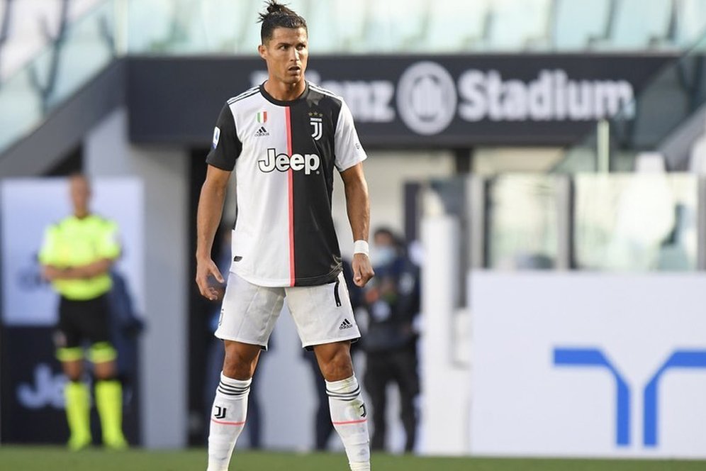 6 Foto Cristiano Ronaldo Pakai Outfit Sederhana, Tetap Elegan dan Karismatik 6 Foto Cristiano Ronaldo Pakai Outfit Sederhana, Tetap Elegan dan Karismatik