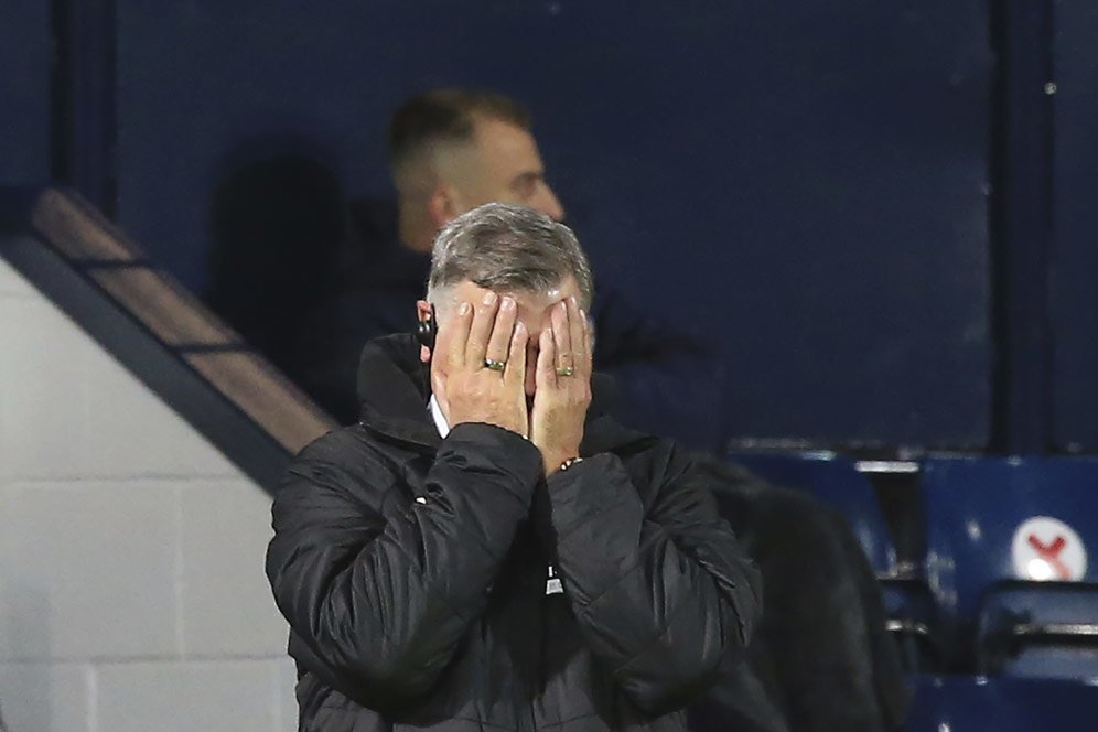 No Look Pass yang Berujung Gol Bunuh Diri Konyol Laga West Brom vs Leeds United No Look Pass yang Berujung Gol Bunuh Diri Konyol Laga West Brom vs Leeds United