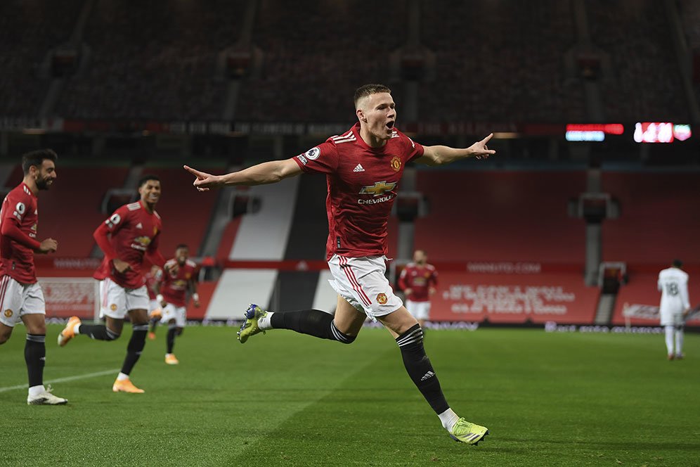 Bantai Leeds, Dua Penggawa Manchester United Jadi Tumbal Bantai Leeds, Dua Penggawa Manchester United Jadi Tumbal