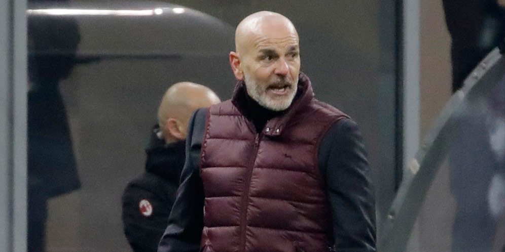Pelatih AC Milan, Stefano Pioli. (c) AP Photo