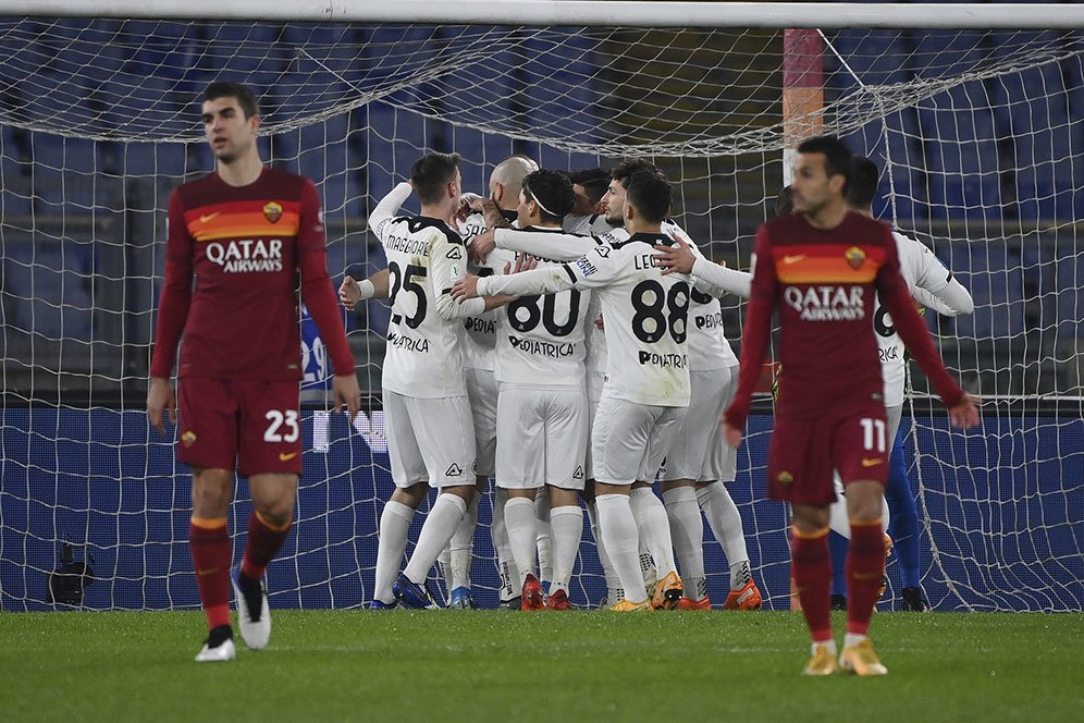 AS Roma Kacau! Tentang Pergantian Pemain yang Melebihi Jatah dan Dihajar Spezia AS Roma Kacau! Tentang Pergantian Pemain yang Melebihi Jatah dan Dihajar Spezia