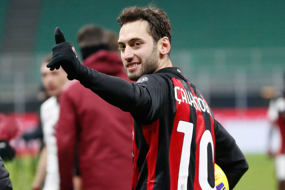 Hakan Calhanoglu Dapat Tawaran Mewah dari Klub Qatar, Pilih Tinggalkan AC Milan?