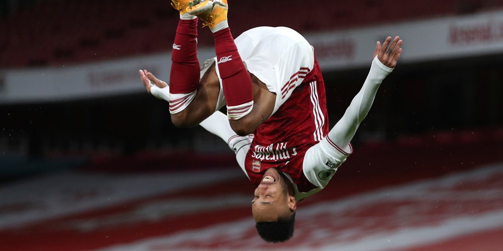Selebrasi Pierre-Emerick Aubameyang usai menjebol gawang Newcastle, Premier League 2020/21. (c) AP Photo