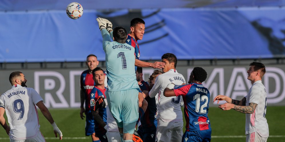 Duel Real Madrid vs Levante, La Liga 2020/21. (c) AP Photo