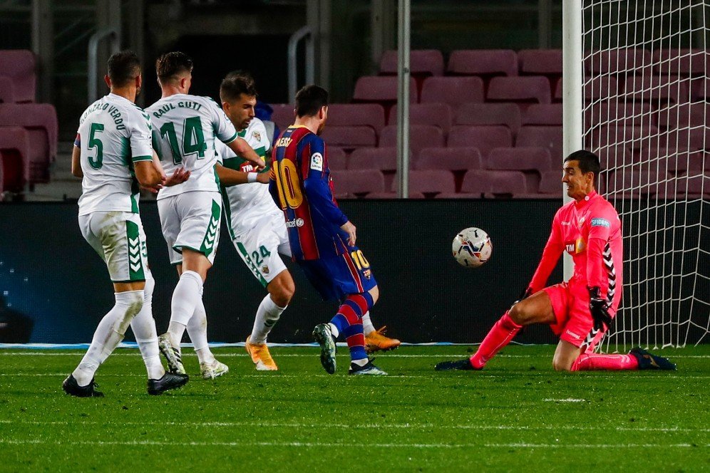 Jerseynya Diminta Lionel Messi, Kiper Elche Kaget Setengah Mati Jerseynya Diminta Lionel Messi, Kiper Elche Kaget Setengah Mati