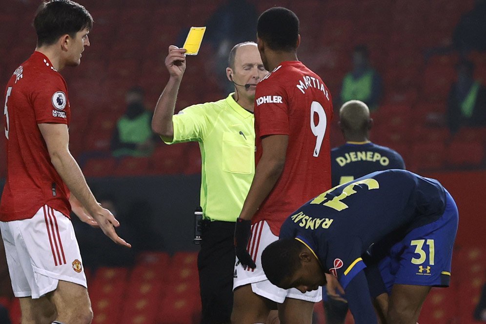 'Martial Bilang Bukan Pelanggaran', Wasit Mike Dean Bikin Blunder? 'Martial Bilang Bukan Pelanggaran', Wasit Mike Dean Bikin Blunder?