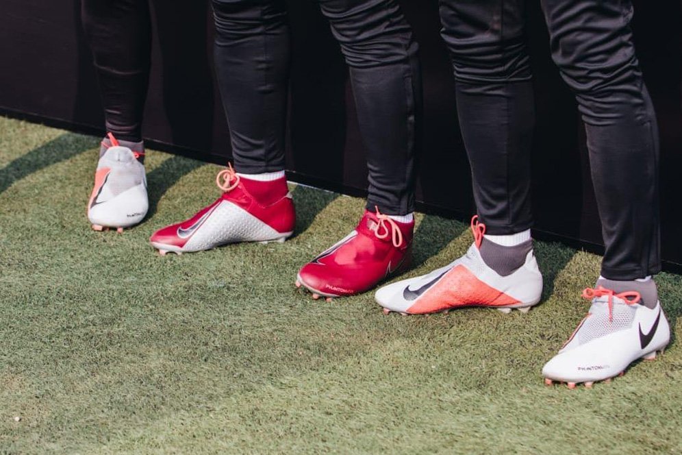 Bola Beli: 3 Varian Sepatu Nike Phantom dengan Desain Memukau dan Harga Terjangkau Bola Beli: 3 Varian Sepatu Nike Phantom dengan Desain Memukau dan Harga Terjangkau
