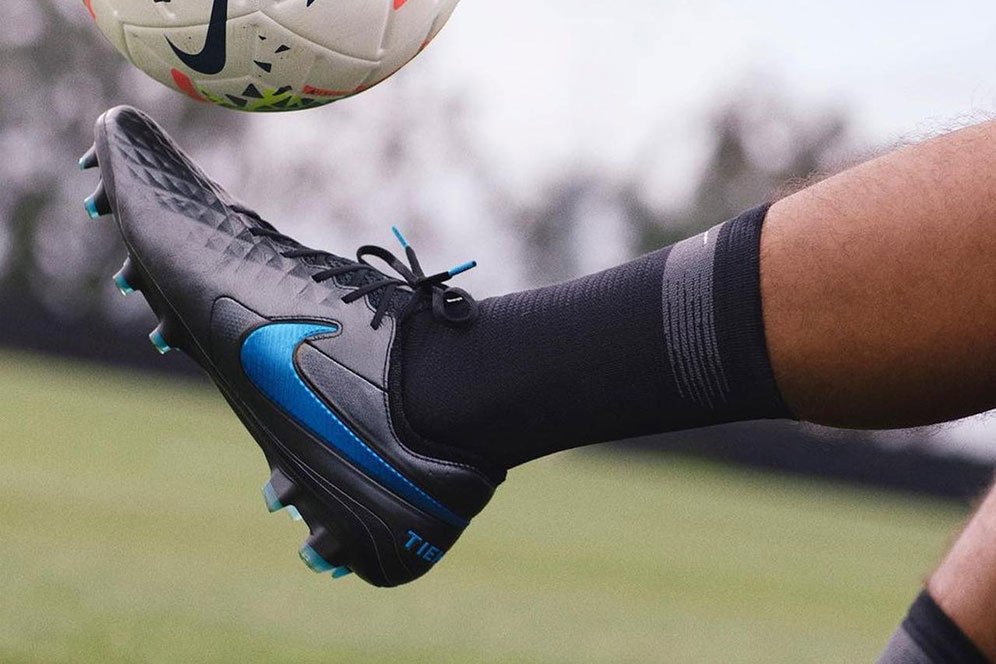 Bola Beli: Nike Tiempo Legend 8, Sepatu Bola yang Umumnya Dipakai Para Bek