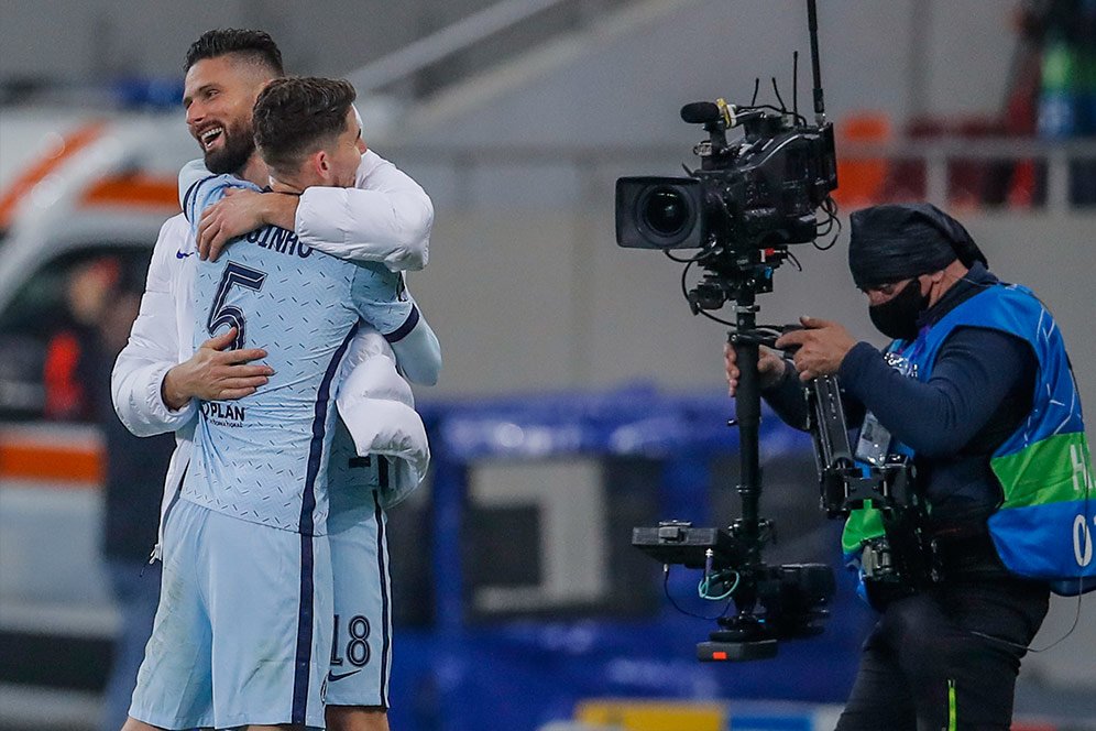 Manchester United Punya Edinson Cavani? Chelsea Punya Olivier Giroud, Dong! Manchester United Punya Edinson Cavani? Chelsea Punya Olivier Giroud, Dong!
