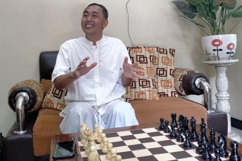 Fantastis! Duel Catur WGM Irene Sukandar vs Dewa Kipas Ditonton Lebih dari 1.2 Juta Orang Fantastis! Duel Catur WGM Irene Sukandar vs Dewa Kipas Ditonton Lebih dari 1.2 Juta Orang
