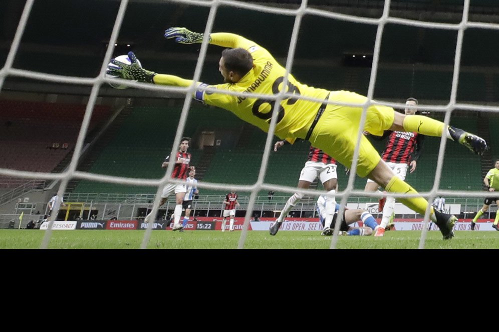 Didamprat Ultras, AC Milan Bekukan Negosiasi Kontrak Gianluigi Donnarumma Didamprat Ultras, AC Milan Bekukan Negosiasi Kontrak Gianluigi Donnarumma