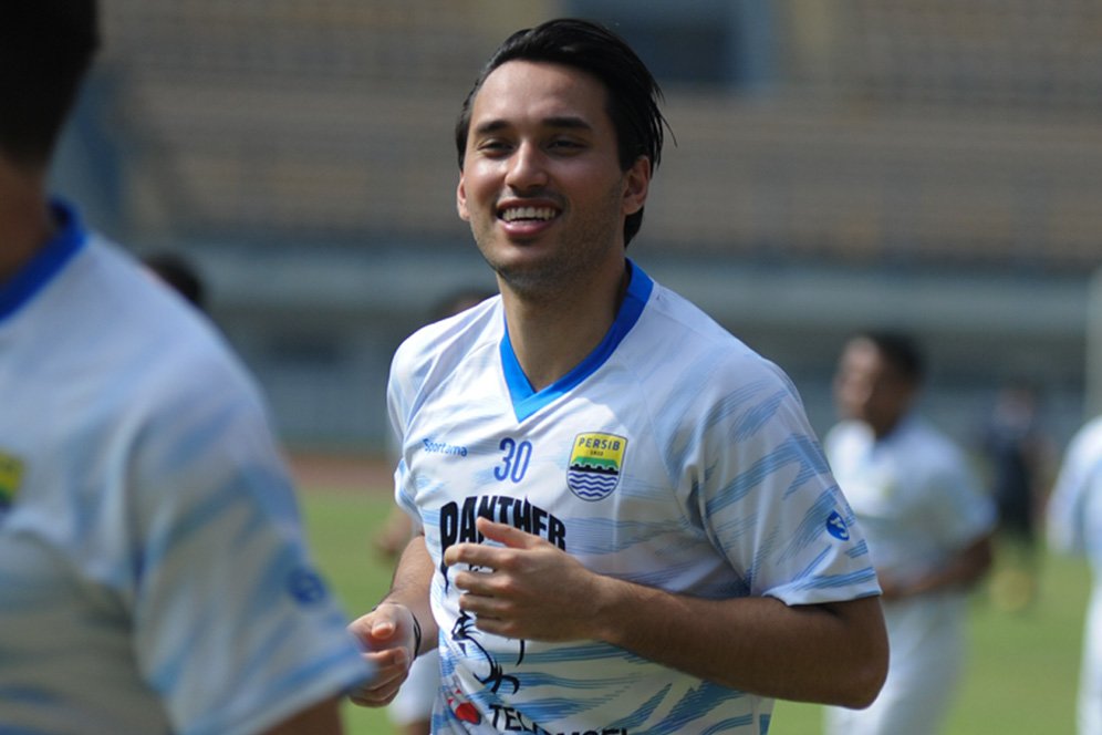 Bukan Juara, Ini Target Ezra Walian Bersama Persib di Piala Menpora Bukan Juara, Ini Target Ezra Walian Bersama Persib di Piala Menpora