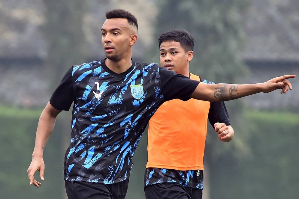 Alasan Pelatih Persela Langsung Pasang Melvyn Lorenzen Sebagai Starter Alasan Pelatih Persela Langsung Pasang Melvyn Lorenzen Sebagai Starter