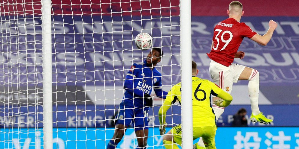 Momen gol Kelechi Iheanacho di laga Leicester City vs Manchester United, FA Cup 2020/21. (c) AP Photo