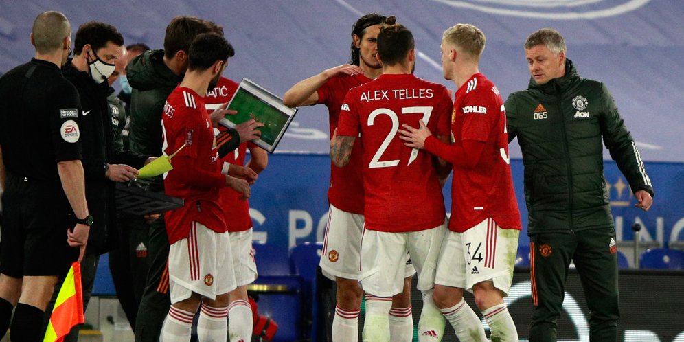 Momen pergantian pemain Manchester United dalam duel kontra Leicester City, FA Cup 2020/21. (c) AP Photo