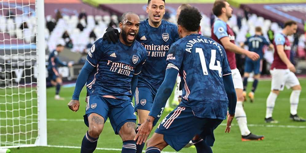 Selebrasi Alexandre Lacazette usai mencetak gol di laga West Ham vs Arsenal, Premier League 2020/21. (c) AP Photo