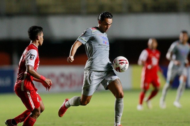 Ezra Walian Ezra Walian