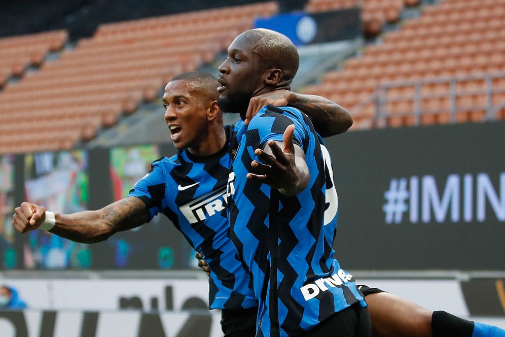 Ashley Young Masih Gagal Paham MU Jual Romelu Lukaku ke Inter Milan