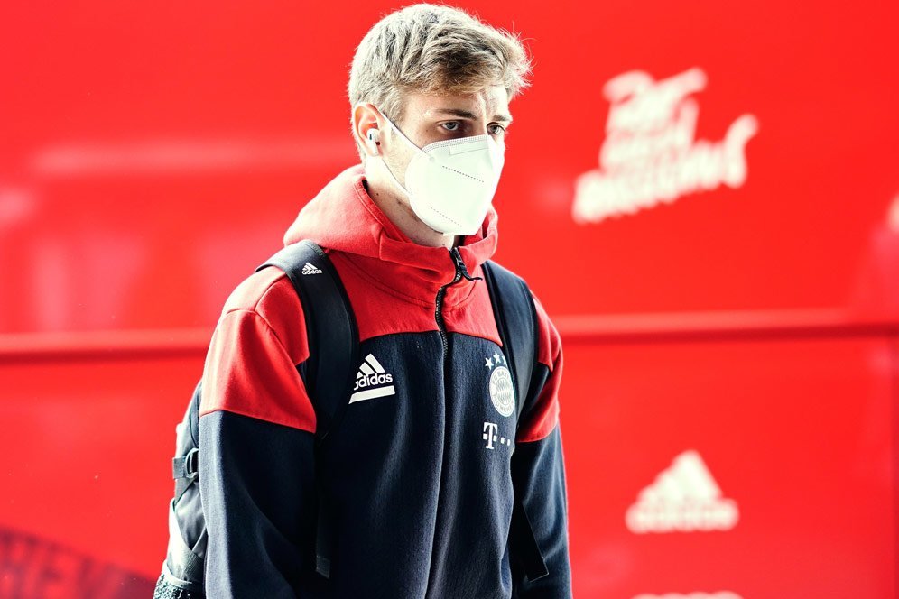 Profil Josip Stanisic: Debutan Anyar Munchen Cetakan Benjamin Pavard