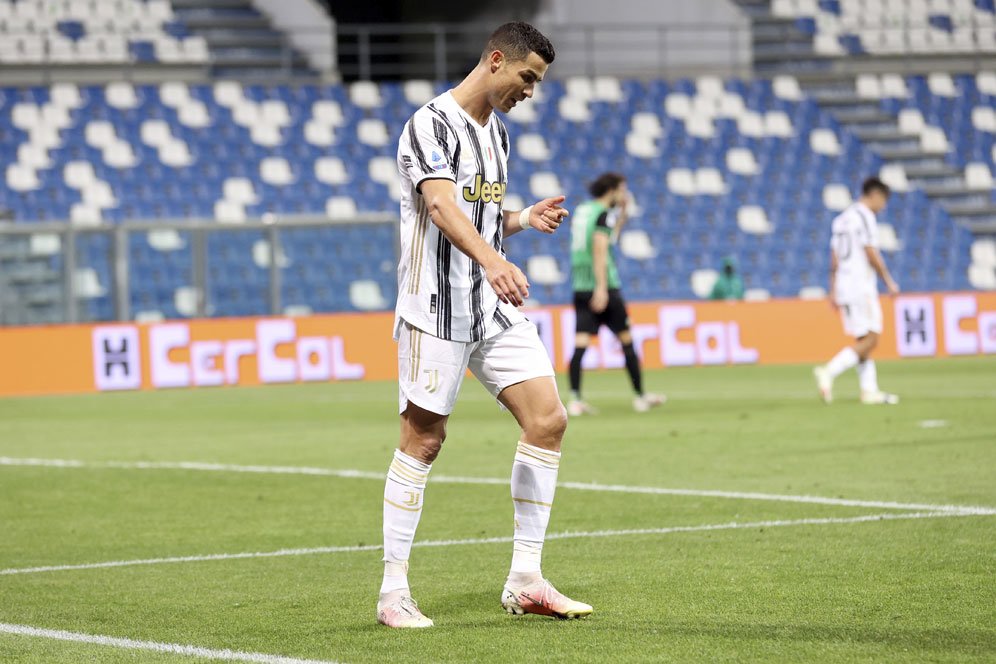 Video: Ronaldo Pindahkan Mobil-mobil Mewahnya, Pertanda Akan Cabut dari Juventus? Video: Ronaldo Pindahkan Mobil-mobil Mewahnya, Pertanda Akan Cabut dari Juventus?