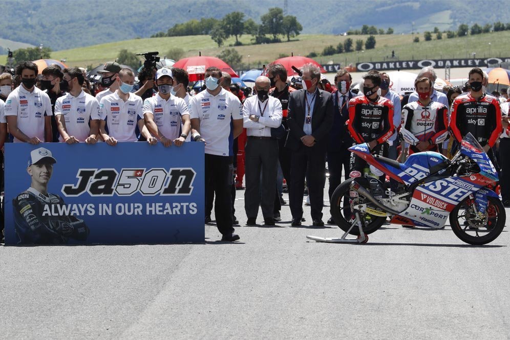 MotoGP Berduka: Para Rider Ucapkan Duka Cita untuk Mendiang Jason Dupasquier MotoGP Berduka: Para Rider Ucapkan Duka Cita untuk Mendiang Jason Dupasquier