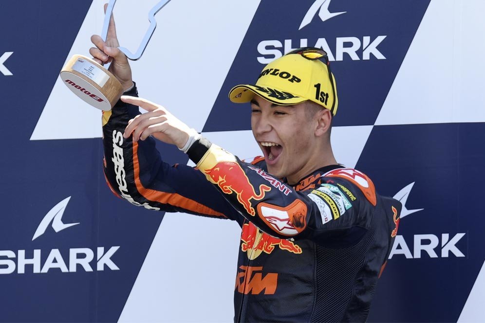 Jadi Rebutan, Raul Fernandez Ngotot Takkan Naik ke MotoGP 2022 Jadi Rebutan, Raul Fernandez Ngotot Takkan Naik ke MotoGP 2022