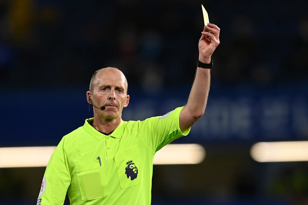 Jejak Wasit Mike Dean yang Tidak Kartu Merah McArthur: Sempat 'Pensiun' Dini Karena Ancaman Jejak Wasit Mike Dean yang Tidak Kartu Merah McArthur: Sempat 'Pensiun' Dini Karena Ancaman
