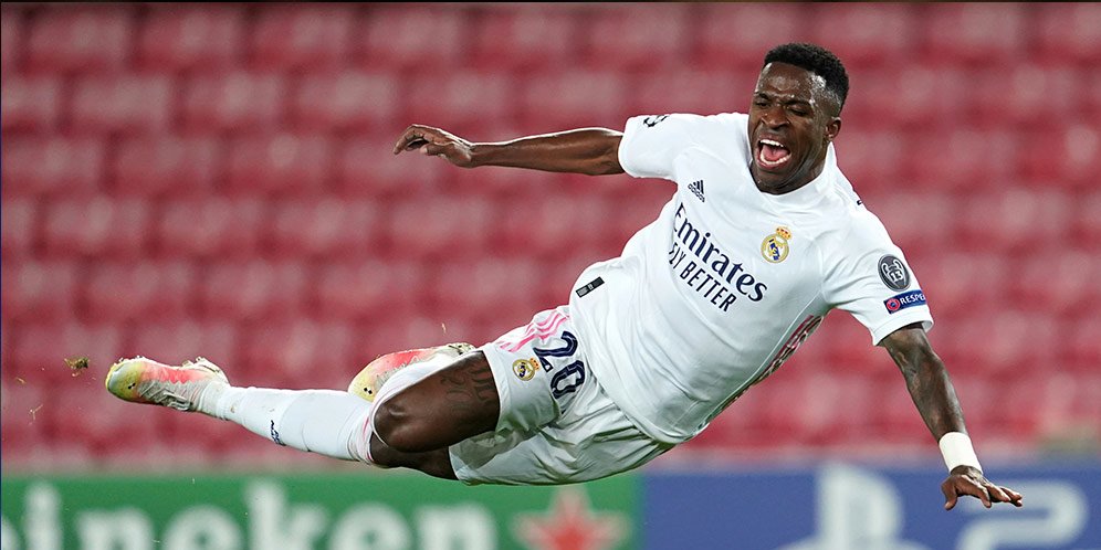 Vinicius Jr ketika tampil melawan Liverpool di perempat final Liga Champions 2020-2021. (c) AP Photo
