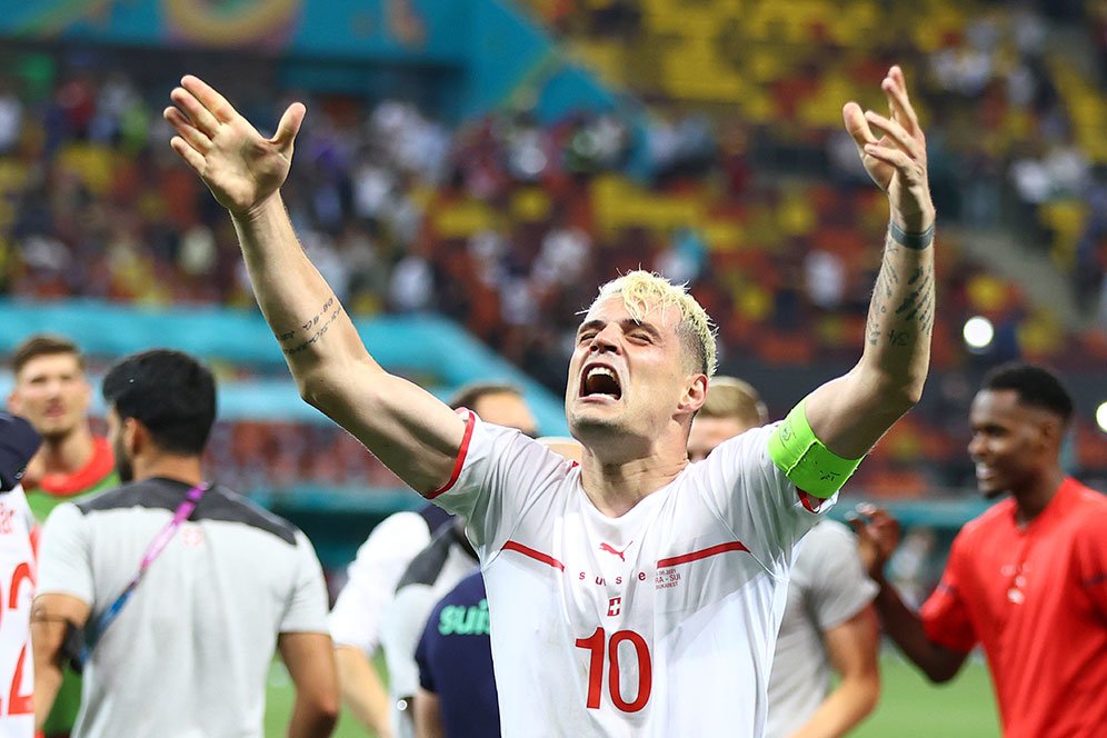 Menolak Divaksin, Granit Xhaka Positif Covid-19