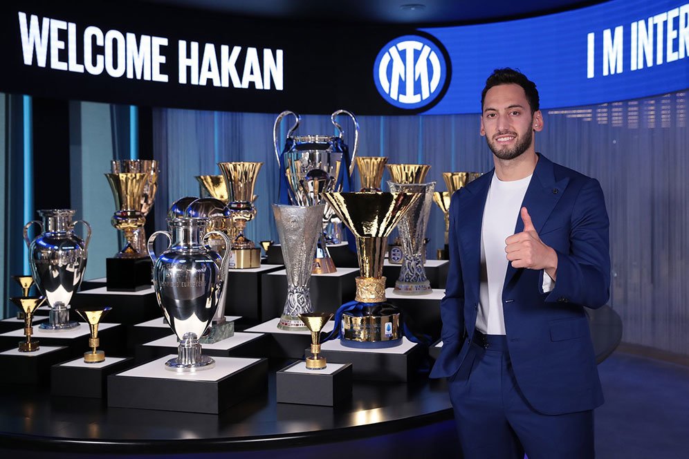 Calhanoglu Membelot ke Inter, Mirabelli: Milan Bakal Menyesal Calhanoglu Membelot ke Inter, Mirabelli: Milan Bakal Menyesal